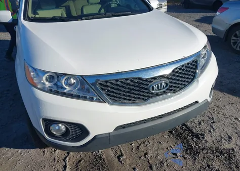 2013 Kia Sorento Lx z USA, uszkodzony, nr VIN 5XYKT3A15DG387976